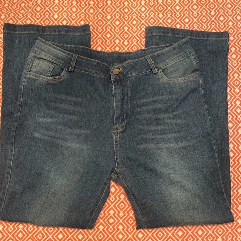 Women’s jeans size XL very light weight light colored blue stretchy